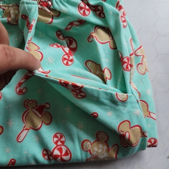 NEW Disney Peppermint Gingerbread Long Sleeve & Pants Women's Small Pajama Set - Picture 8 of 14